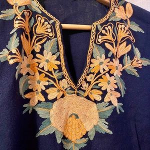 Vintage Wool tunic/kaftan with embroidered flowers